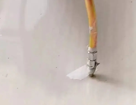 张家界市瓷砖空鼓维修公司专业解答在瓷砖铺贴过程中，如果使用的砂料过粗（如全部使用了粗砂），可能会导致以下问题